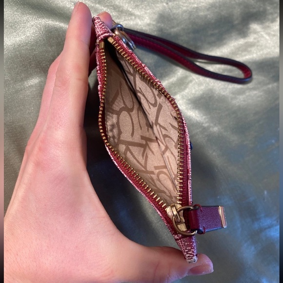Calvin Klein Wristlet Keychain Wallet - Picture 5 of 6